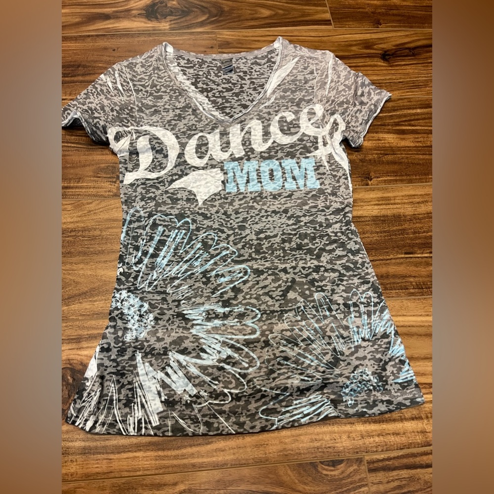 Kavio Dance Mom t-shirt size small, support your dancer